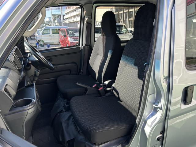 ハイゼットカーゴデラックス SAIII LEDヘッドライト キーレス保証 まごころ保証 1年間・走行距離無制限付き 純正AM/FMラジオ ラバーマット ロングバイザー LEDヘッドライト リアコーナーセンサー マニュアルエアコン パワーウィンドウ(東京都)の中古車