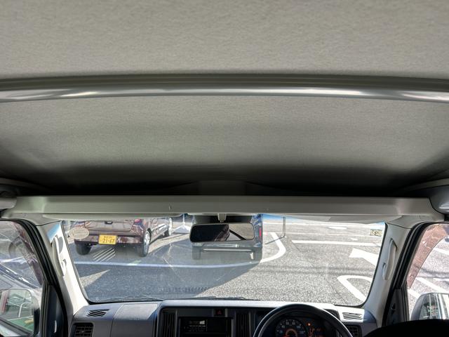 ハイゼットカーゴデラックス SAIII LEDヘッドライト キーレス保証 まごころ保証 1年間・走行距離無制限付き 純正AM/FMラジオ ラバーマット ロングバイザー LEDヘッドライト リアコーナーセンサー マニュアルエアコン パワーウィンドウ(東京都)の中古車