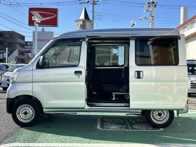 ハイゼットカーゴデラックス SAIII LEDヘッドライト キーレス保証 まごころ保証 1年間・走行距離無制限付き 純正AM/FMラジオ ラバーマット ロングバイザー LEDヘッドライト リアコーナーセンサー マニュアルエアコン パワーウィンドウ(東京都)の中古車