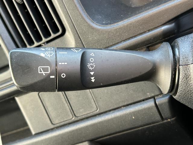 ハイゼットカーゴデラックス SAIII LEDヘッドライト キーレス保証 まごころ保証 1年間・走行距離無制限付き 純正AM/FMラジオ ラバーマット ロングバイザー LEDヘッドライト リアコーナーセンサー マニュアルエアコン パワーウィンドウ(東京都)の中古車