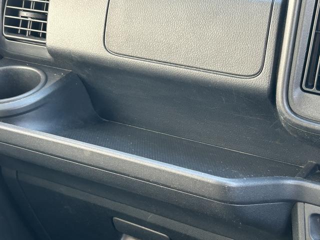 ハイゼットカーゴデラックス SAIII LEDヘッドライト キーレス保証 まごころ保証 1年間・走行距離無制限付き 純正AM/FMラジオ ラバーマット ロングバイザー LEDヘッドライト リアコーナーセンサー マニュアルエアコン パワーウィンドウ(東京都)の中古車