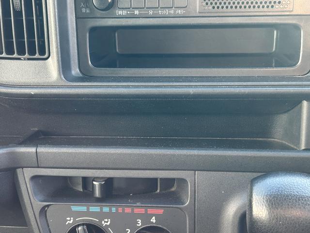 ハイゼットカーゴデラックス SAIII LEDヘッドライト キーレス保証 まごころ保証 1年間・走行距離無制限付き 純正AM/FMラジオ ラバーマット ロングバイザー LEDヘッドライト リアコーナーセンサー マニュアルエアコン パワーウィンドウ(東京都)の中古車