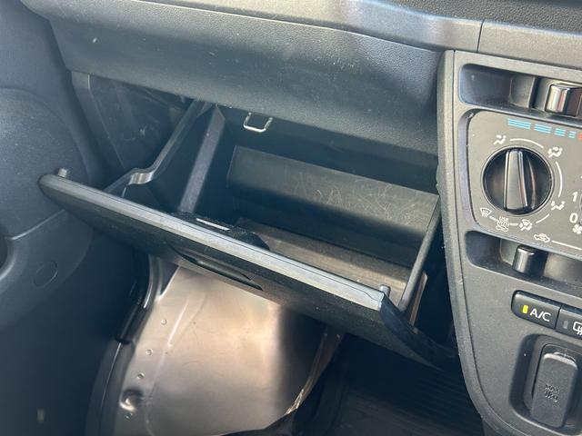 ハイゼットカーゴデラックス SAIII LEDヘッドライト キーレス保証 まごころ保証 1年間・走行距離無制限付き 純正AM/FMラジオ ラバーマット ロングバイザー LEDヘッドライト リアコーナーセンサー マニュアルエアコン パワーウィンドウ(東京都)の中古車