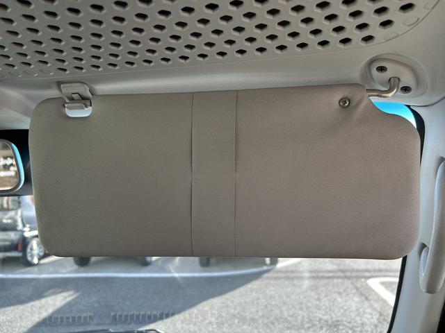 ハイゼットカーゴデラックス SAIII LEDヘッドライト キーレス保証 まごころ保証 1年間・走行距離無制限付き 純正AM/FMラジオ ラバーマット ロングバイザー LEDヘッドライト リアコーナーセンサー マニュアルエアコン パワーウィンドウ(東京都)の中古車