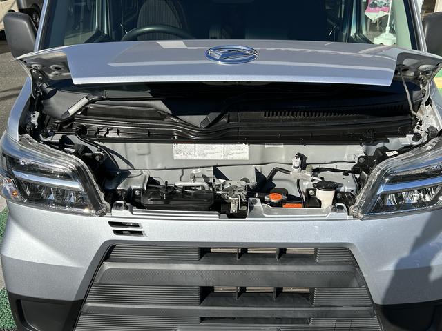 ハイゼットカーゴデラックス SAIII LEDヘッドライト キーレス保証 まごころ保証 1年間・走行距離無制限付き 純正AM/FMラジオ ラバーマット ロングバイザー LEDヘッドライト リアコーナーセンサー マニュアルエアコン パワーウィンドウ(東京都)の中古車