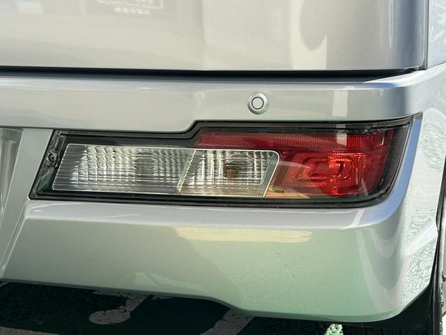 ハイゼットカーゴデラックス SAIII LEDヘッドライト キーレス保証 まごころ保証 1年間・走行距離無制限付き 純正AM/FMラジオ ラバーマット ロングバイザー LEDヘッドライト リアコーナーセンサー マニュアルエアコン パワーウィンドウ(東京都)の中古車