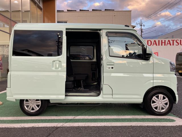 ハイゼットカーゴデラックス　カーナビ　ＥＴＣ　ドライブレコーダー保証　新車保証・まごころ保証　１年間・走行距離無制限付き　純正７インチスタンダードナビ　ＥＴＣ車載器　ナビ連動前後録画ドライブレコーダー　省力パック　ＬＥＤパック　キーフリー　電動格納ミラー（東京都）の中古車