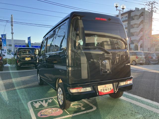 ハイゼットカーゴクルーズターボＳＡIII　７インチナビ　バックカメラ　ＥＴＣ保証　新車保証・まごころ保証　１年間・走行距離無制限付き　７インチ純正ナビ　バックカメラ　ＥＴＣ車載器　ＬＥＤヘッドライト　オートライト　オートハイビーム　アイドリングストップ　キーレスエントリー（東京都）の中古車