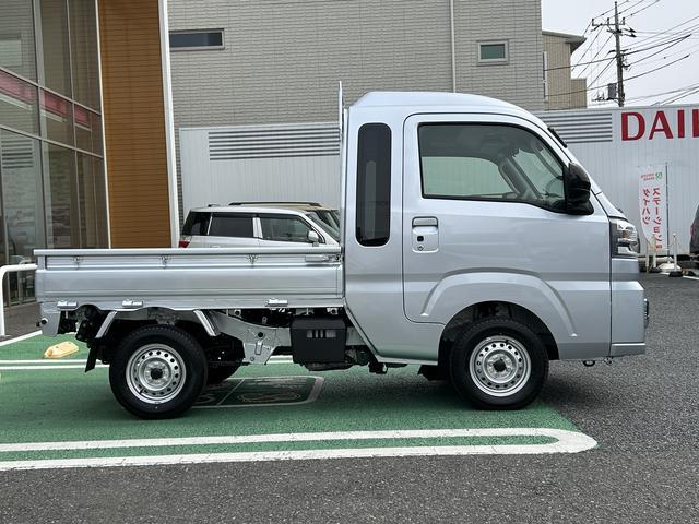 ハイゼットトラックジャンボエクストラ　届け出済み未使用車　キーフリー保証　新車保証・まごころ保証　１年間・走行距離無制限付き　スマートインナーミラー　エンジンプッシュスタート　電動格納ミラー　シートリクライニング　マニュアルエアコン　オーディオレス（東京都）の中古車