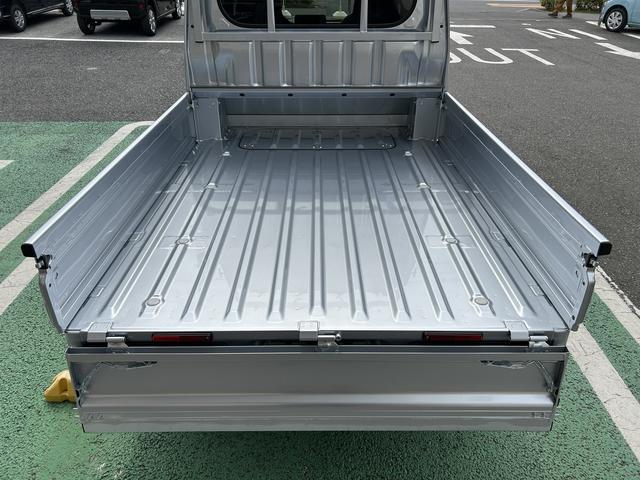 ハイゼットトラックジャンボエクストラ　届け出済み未使用車　キーフリー保証　新車保証・まごころ保証　１年間・走行距離無制限付き　スマートインナーミラー　エンジンプッシュスタート　電動格納ミラー　シートリクライニング　マニュアルエアコン　オーディオレス（東京都）の中古車