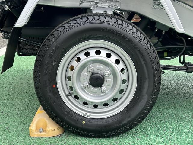 ハイゼットトラックジャンボエクストラ　届け出済み未使用車　キーフリー保証　新車保証・まごころ保証　１年間・走行距離無制限付き　スマートインナーミラー　エンジンプッシュスタート　電動格納ミラー　シートリクライニング　マニュアルエアコン　オーディオレス（東京都）の中古車
