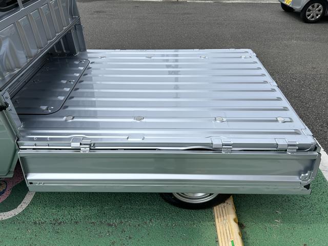 ハイゼットトラックジャンボエクストラ　届け出済み未使用車　キーフリー保証　新車保証・まごころ保証　１年間・走行距離無制限付き　スマートインナーミラー　エンジンプッシュスタート　電動格納ミラー　シートリクライニング　マニュアルエアコン　オーディオレス（東京都）の中古車