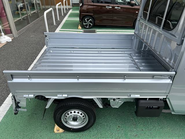 ハイゼットトラックジャンボエクストラ　届け出済み未使用車　キーフリー保証　新車保証・まごころ保証　１年間・走行距離無制限付き　スマートインナーミラー　エンジンプッシュスタート　電動格納ミラー　シートリクライニング　マニュアルエアコン　オーディオレス（東京都）の中古車