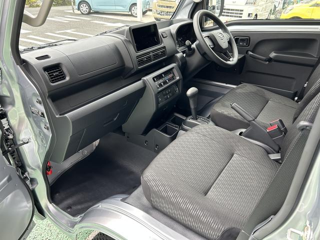 ハイゼットトラックジャンボエクストラ　届け出済み未使用車　キーフリー保証　新車保証・まごころ保証　１年間・走行距離無制限付き　スマートインナーミラー　エンジンプッシュスタート　電動格納ミラー　シートリクライニング　マニュアルエアコン　オーディオレス（東京都）の中古車
