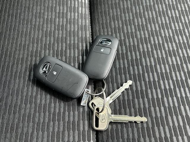 ハイゼットトラックジャンボエクストラ　届け出済み未使用車　キーフリー保証　新車保証・まごころ保証　１年間・走行距離無制限付き　スマートインナーミラー　エンジンプッシュスタート　電動格納ミラー　シートリクライニング　マニュアルエアコン　オーディオレス（東京都）の中古車