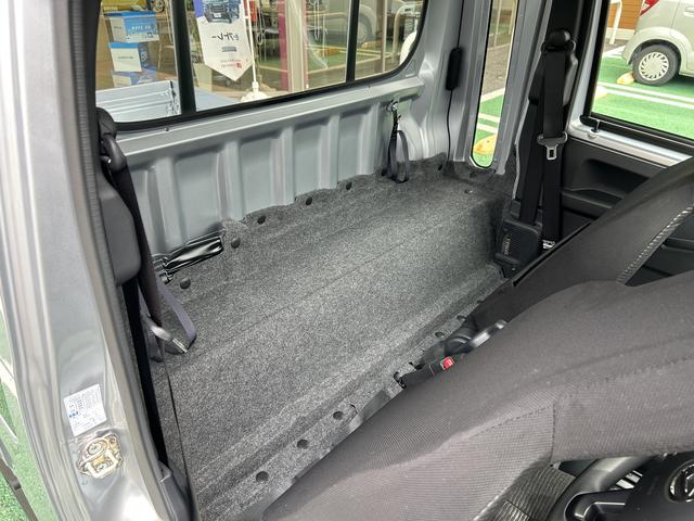 ハイゼットトラックジャンボエクストラ　届け出済み未使用車　キーフリー保証　新車保証・まごころ保証　１年間・走行距離無制限付き　スマートインナーミラー　エンジンプッシュスタート　電動格納ミラー　シートリクライニング　マニュアルエアコン　オーディオレス（東京都）の中古車
