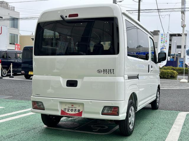 ハイゼットカーゴクルーズ　届け出済み未使用車　ＬＥＤパック保証　新車保証・まごころ保証　１年間・走行距離無制限付き　エンジンプッシュスタート　ＬＥＤヘッドライト　ＬＥＤ大型荷室灯　電動格納ミラー　マニュアルエアコン　オートライト（東京都）の中古車