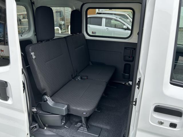 ハイゼットカーゴクルーズ　届け出済み未使用車　ＬＥＤパック保証　新車保証・まごころ保証　１年間・走行距離無制限付き　エンジンプッシュスタート　ＬＥＤヘッドライト　ＬＥＤ大型荷室灯　電動格納ミラー　マニュアルエアコン　オートライト（東京都）の中古車