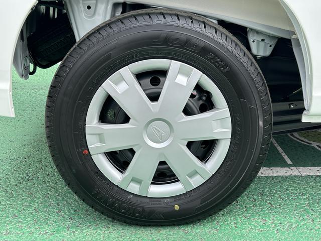 ハイゼットカーゴクルーズ　届け出済み未使用車　ＬＥＤパック保証　新車保証・まごころ保証　１年間・走行距離無制限付き　エンジンプッシュスタート　ＬＥＤヘッドライト　ＬＥＤ大型荷室灯　電動格納ミラー　マニュアルエアコン　オートライト（東京都）の中古車