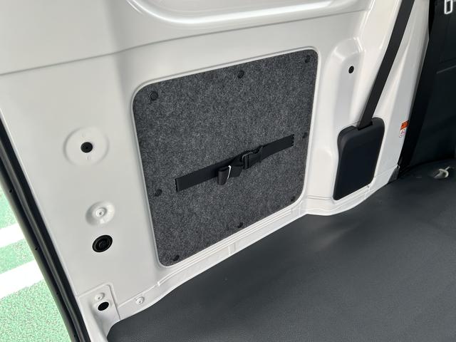 ハイゼットカーゴクルーズ　届け出済み未使用車　ＬＥＤパック保証　新車保証・まごころ保証　１年間・走行距離無制限付き　エンジンプッシュスタート　ＬＥＤヘッドライト　ＬＥＤ大型荷室灯　電動格納ミラー　マニュアルエアコン　オートライト（東京都）の中古車