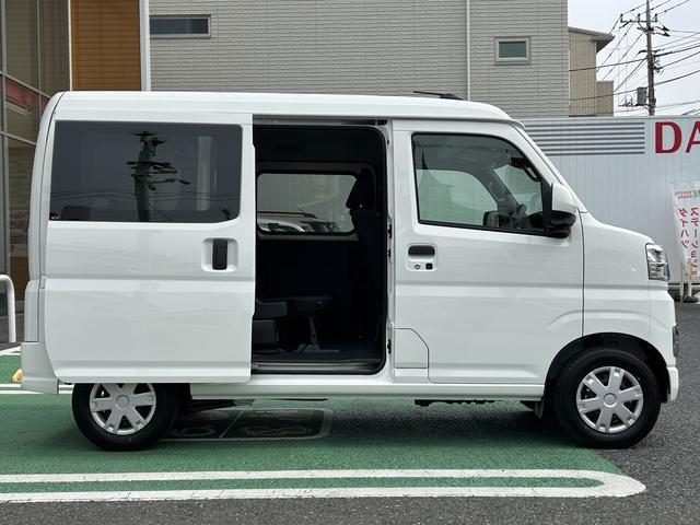 ハイゼットカーゴクルーズ　届け出済み未使用車　ＬＥＤパック保証　新車保証・まごころ保証　１年間・走行距離無制限付き　エンジンプッシュスタート　ＬＥＤヘッドライト　ＬＥＤ大型荷室灯　電動格納ミラー　マニュアルエアコン　オートライト（東京都）の中古車