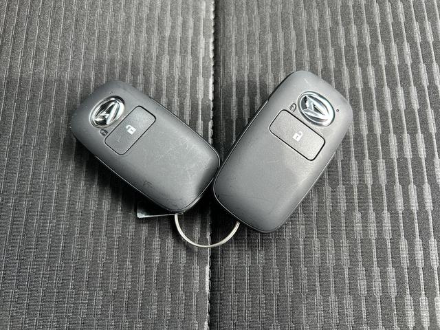 ハイゼットカーゴクルーズ　届け出済み未使用車　ＬＥＤパック保証　新車保証・まごころ保証　１年間・走行距離無制限付き　エンジンプッシュスタート　ＬＥＤヘッドライト　ＬＥＤ大型荷室灯　電動格納ミラー　マニュアルエアコン　オートライト（東京都）の中古車