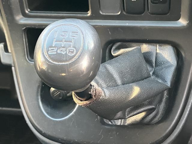 ハイゼットカーゴクルーズターボ　キーレス　ハロゲンヘッドライト　ＭＴ車保証　まごころ保証　１年間・走行距離無制限付き　７インチカーナビ　電動格納ミラー　マニュアルエアコン　キーレス　ハロゲンヘッドライト　ワイドバイザー（東京都）の中古車