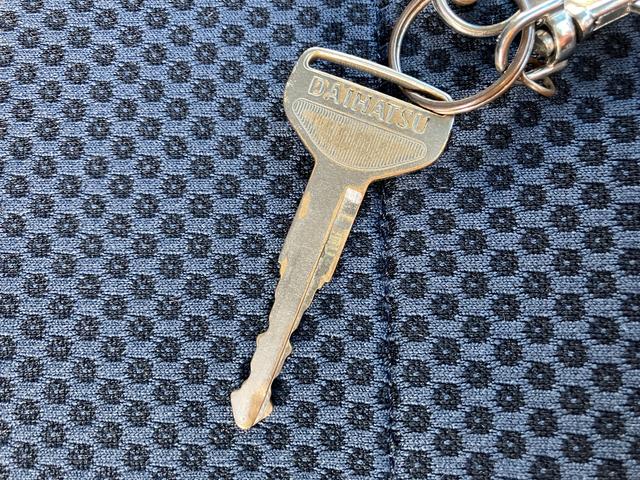 ハイゼットカーゴクルーズターボ　キーレス　ハロゲンヘッドライト　ＭＴ車保証　まごころ保証　１年間・走行距離無制限付き　７インチカーナビ　電動格納ミラー　マニュアルエアコン　キーレス　ハロゲンヘッドライト　ワイドバイザー（東京都）の中古車