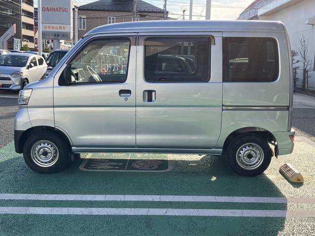 ハイゼットカーゴデラックスＳＡIII　ＥＴＣ　ＬＥＤヘッドライト保証　まごころ保証　１年間・走行距離無制限付き　純正ＡＭ／ＦＭラジオ　ＥＴＣ車載器　ＬＥＤヘッドライト　オートライト　キーレス　ラバーマット　ワイドバイザー　　スモークガラス　マニュアルエアコン（東京都）の中古車
