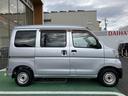 中古車保証・距離無制限、１年付き　ラバーマット　ロングバイザー　マニュアルエアコン　後席ベンチシート　純正ＡＭ／ＦＭラジオ　キーレス　ハロゲンヘッドライト　スモークガラス（東京都）の中古車