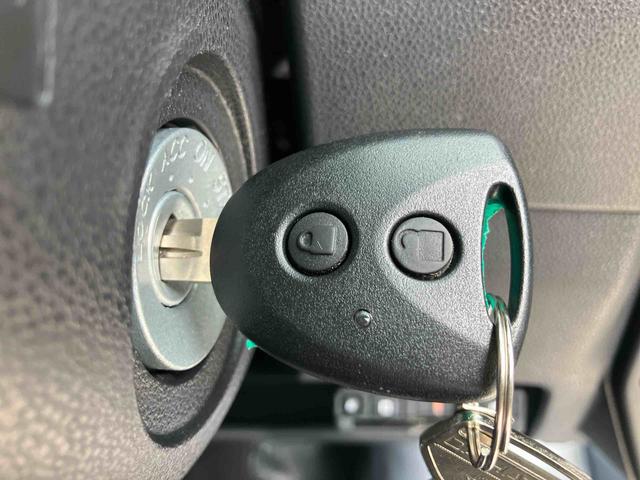 ハイゼットカーゴデラックスＳＡIII　ＥＴＣ車載器　５速マニュアル車保証　まごころ保証　１年間・走行距離無制限付き　キーレスエントリー　５速マニュアル車　ＥＴＣ車載器　リヤベンチシート　前席パワーウインドウ　オーバーヘッドシェルフ（東京都）の中古車