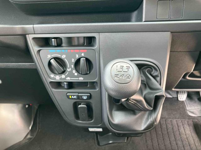 ハイゼットカーゴデラックスＳＡIII　ＥＴＣ車載器　５速マニュアル車保証　まごころ保証　１年間・走行距離無制限付き　キーレスエントリー　５速マニュアル車　ＥＴＣ車載器　リヤベンチシート　前席パワーウインドウ　オーバーヘッドシェルフ（東京都）の中古車