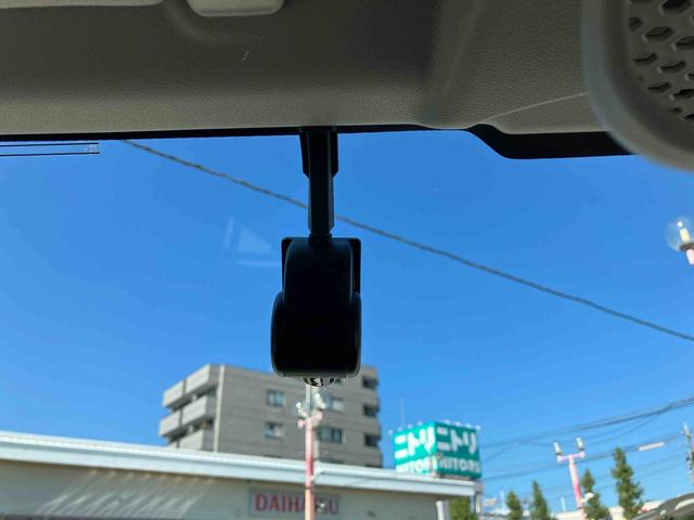 ハイゼットカーゴデラックス 純正7インチナビ ドライブレコーダー保証 まごころ保証 1年間・走行距離無制限付き 純正7インチナビ ドライブレコーダー リヤベンチシート 前席パワーウインドウ リヤソナーセンサー アイドリングストップ LEDヘッドランプ(東京都)の中古車