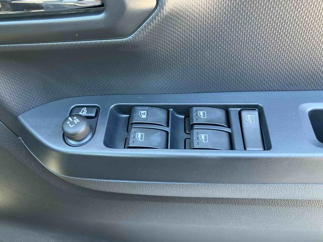 ミライースＸ　ＳＡIII　届出済み未使用車　ＬＥＤヘッドランプ保証　新車保証・まごころ保証　１年間・走行距離無制限付き　キーレスエントリー　ＬＥＤヘッドランプ　コーナーセンサー　電動格納ドアミラー　パワーウインドウ　オートライト　オートハイビーム（東京都）の中古車