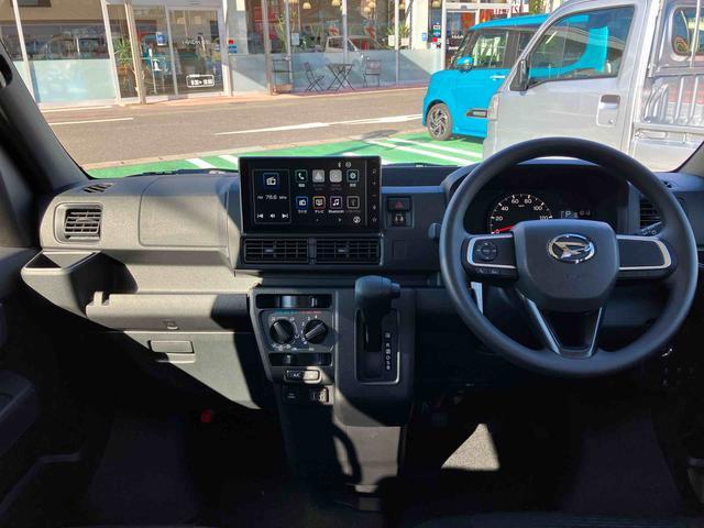 ハイゼットカーゴクルーズ　届け出済み未使用車　ディスプレイオーディオ保証　新車保証・まごころ保証　１年間・走行距離無制限付き　スマホ連携９インチディスプレイオーディオ　バックカメラ　電動格納ドアミラー　アイドリンストップ　リヤ分割シート　オートライト（東京都）の中古車