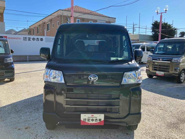 ハイゼットカーゴクルーズ　届け出済み未使用車　ディスプレイオーディオ保証　新車保証・まごころ保証　１年間・走行距離無制限付き　スマホ連携９インチディスプレイオーディオ　バックカメラ　電動格納ドアミラー　アイドリンストップ　リヤ分割シート　オートライト（東京都）の中古車