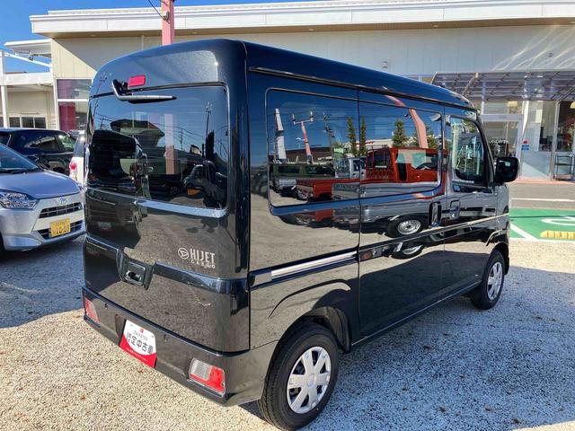 ハイゼットカーゴクルーズ　届け出済み未使用車　ディスプレイオーディオ保証　新車保証・まごころ保証　１年間・走行距離無制限付き　スマホ連携９インチディスプレイオーディオ　バックカメラ　電動格納ドアミラー　アイドリンストップ　リヤ分割シート　オートライト（東京都）の中古車