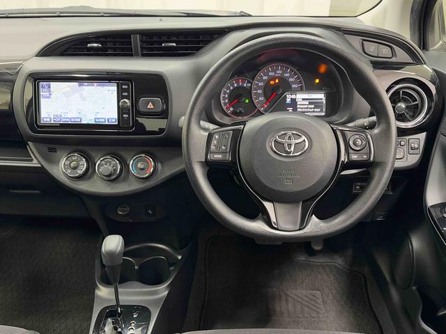 ヴィッツＦ　セーフティーエディション　ナビ　バックカメラ　ＥＴＣ保証　まごころ保証　１年間・走行距離無制限付き　衝突回避支援システム　誤発進抑制機能　車線はみ出しアラート　スマートキー　プッシュスタート　アイドリングストップ　電動格納ドアミラー　盗難防止システム（東京都）の中古車