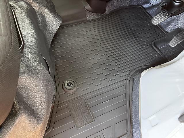 ハイゼットカーゴDXサポカーSワイド適合 オーディオ エアコン アクセサリーソケット コーナーセンサー アイドリングストップ 光軸調整ダイヤル 横滑り防止機能 誤発進抑制機能 パワーウインドウ キーレス(神奈川県)の中古車