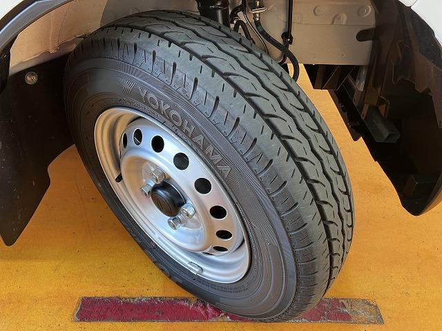 ハイゼットカーゴDXサポカーSワイド適合 オーディオ エアコン アクセサリーソケット コーナーセンサー アイドリングストップ 光軸調整ダイヤル 横滑り防止機能 誤発進抑制機能 パワーウインドウ キーレス(神奈川県)の中古車