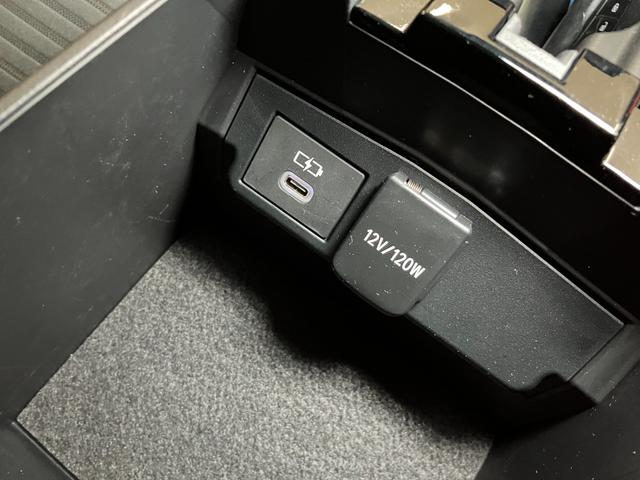 カローラツーリングハイブリッド　ダブルバイビーハイブリッド車　衝突被害軽減ブレーキシステム　Ｂカメラ　レーダークルーズコントロール　マルチメディアオーディオ　シートヒーター　電動パーキングブレーキ　ＵＳＢ接続端子　ＳＯＳスイッチ　ＥＴＣ（神奈川県）の中古車