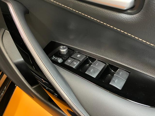 カローラツーリングハイブリッド　ダブルバイビーハイブリッド車　衝突被害軽減ブレーキシステム　Ｂカメラ　レーダークルーズコントロール　マルチメディアオーディオ　シートヒーター　電動パーキングブレーキ　ＵＳＢ接続端子　ＳＯＳスイッチ　ＥＴＣ（神奈川県）の中古車