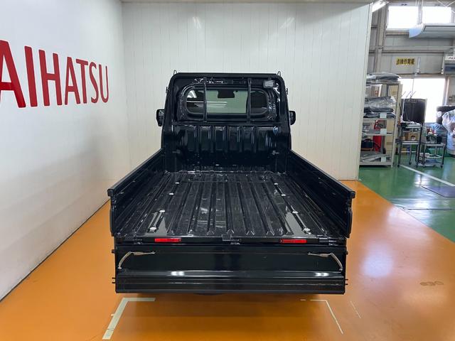 ハイゼットトラックＥＸＴ４ＷＤ　サポカーＳワイド適合　三方開　荷台作業灯　Ｂカメラ　ナビ　エアコン　Ｐスタート　コーナーセンサー　アイドリングストップ　誤発進抑制機能　アクセサリーソケット　ＥＴＣ　電動格納ミラー　キーフリー（神奈川県）の中古車
