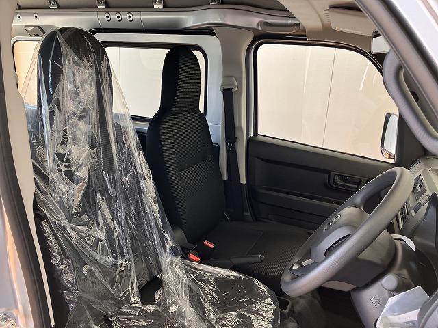 ハイゼットカーゴＤＸサポカーＳワイド適合　ラジオ　エアコン　アクセサリーソケット　コーナーセンサー　アイドリングストップ　光軸調整ダイヤル　横滑り防止機能　誤発進抑制機能　パワーウインドウ　キーレス（神奈川県）の中古車