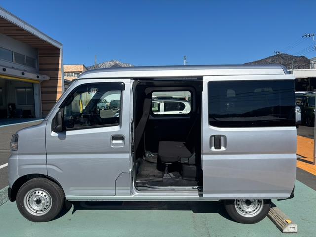 ハイゼットカーゴＤＸサポカーＳワイド適合　Ｂｌｕｅｔｏｏｔｈオーディオ　エアコン　アクセサリーソケット　コーナーセンサー　アイドリングストップ　光軸調整ダイヤル　横滑り防止機能　誤発進抑制機能　パワーウインドウ　キーレス（神奈川県）の中古車