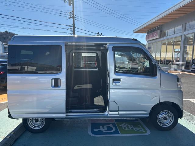 ハイゼットカーゴＤＸサポカーＳワイド適合　Ｂｌｕｅｔｏｏｔｈオーディオ　エアコン　アクセサリーソケット　コーナーセンサー　アイドリングストップ　光軸調整ダイヤル　横滑り防止機能　誤発進抑制機能　パワーウインドウ　キーレス（神奈川県）の中古車