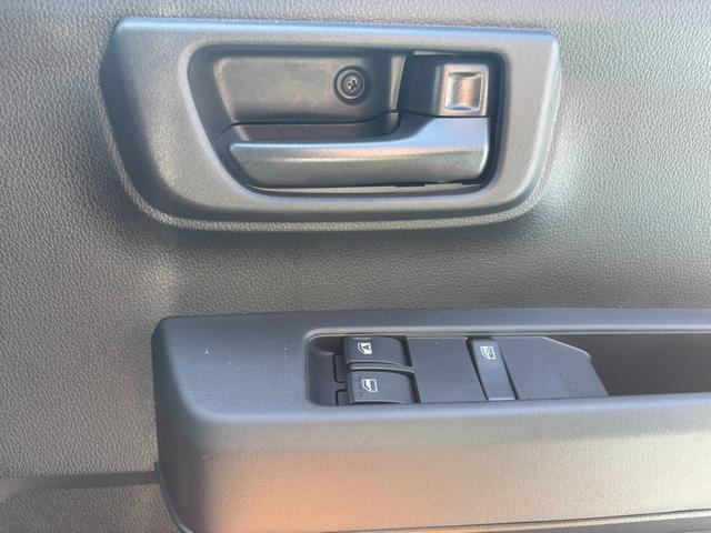 ハイゼットカーゴＤＸサポカーＳワイド適合　Ｂｌｕｅｔｏｏｔｈオーディオ　エアコン　アクセサリーソケット　コーナーセンサー　アイドリングストップ　光軸調整ダイヤル　横滑り防止機能　誤発進抑制機能　パワーウインドウ　キーレス（神奈川県）の中古車