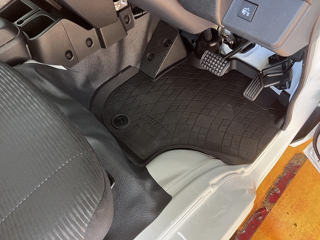 ハイゼットトラックジャンボエクストラ　ナビ　ドラレコ　パワーウィンドウサポカーＳワイド適合　三方開　ゴムマット　ＣＶＴ　エアコン　Ｐスタート　アクセサリーソケット　アイドリングストップ　コーナーセンサー　荷台作業灯　電動格納ミラー　キーフリー（神奈川県）の中古車