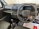 ４ＷＤ　５段マニュアルシフト　サポカーＳワイド適合　三方開　ラジオ　エアコン　電動モーター式　コーナーセンサー　アイドリングストップ　横滑り防止機能　誤発進抑制機能　アクセサリーソケット（神奈川県）の中古車