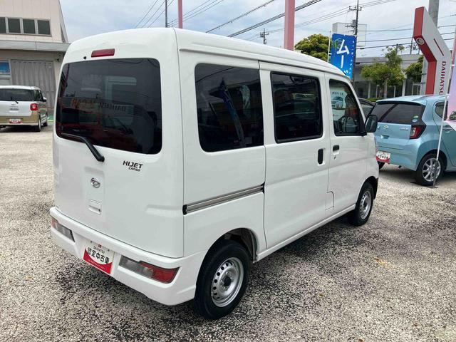 ハイゼットカーゴデラックスＳＡIII　４ＷＤ　前席パワーウインドウまごころ保証　１年間・走行距離無制限付き　リヤベンチシート　前席パワーウインドウ　キーレスエントリー　４ＷＤ　キーレスエントリー　アイドリングストップ　リヤソナーセンサー（東京都）の中古車